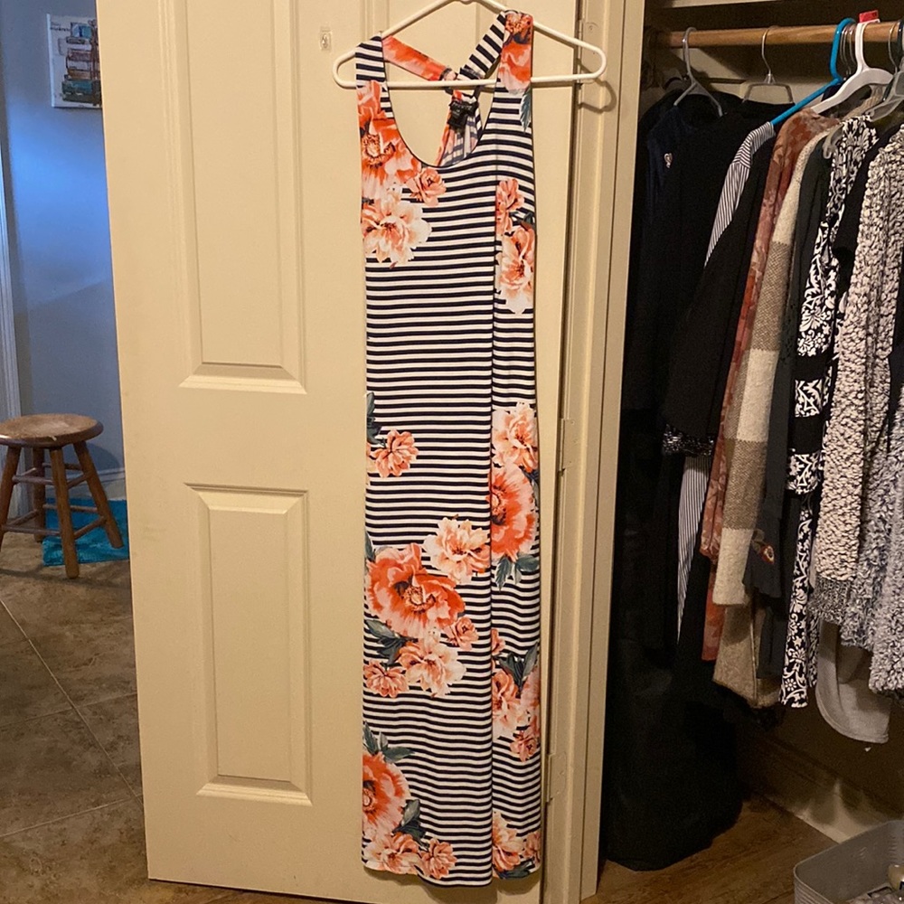 EUC SIZE 14 EN FOCUS Striped Floral Maxi Dress